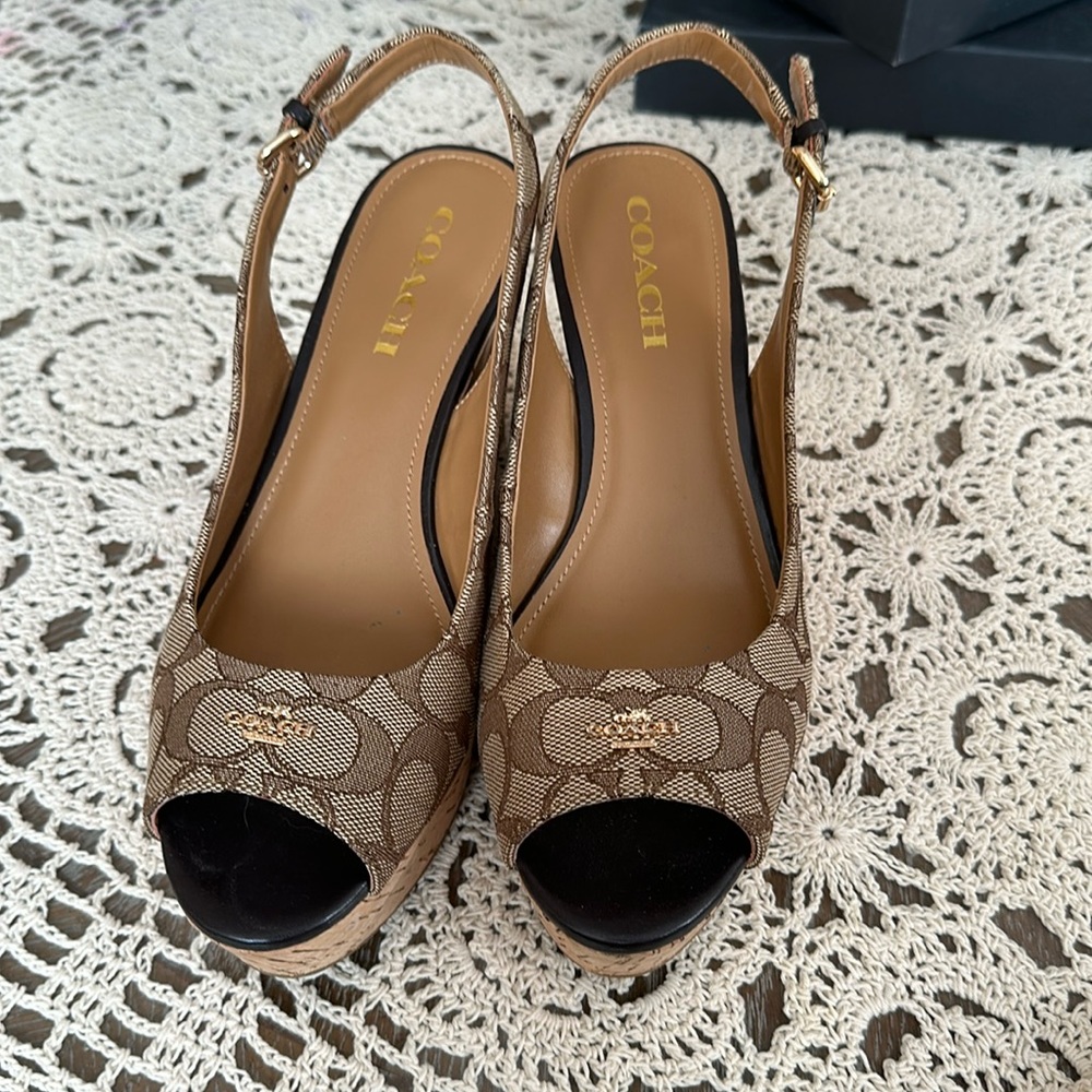 COACH platform sandal  size: 8.5 worn one time